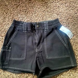 Elastic band black shorts
